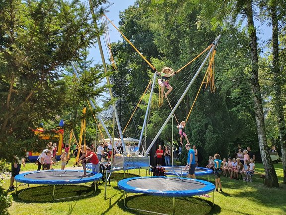 Trampolin na dogodku Trampolin_na_dogodku.jpg